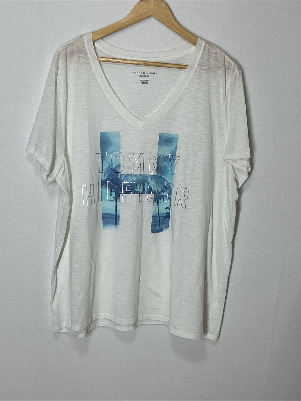 Tommy Hilfiger Women's Relaxed Fit White V-Neck T-Shirt XXL